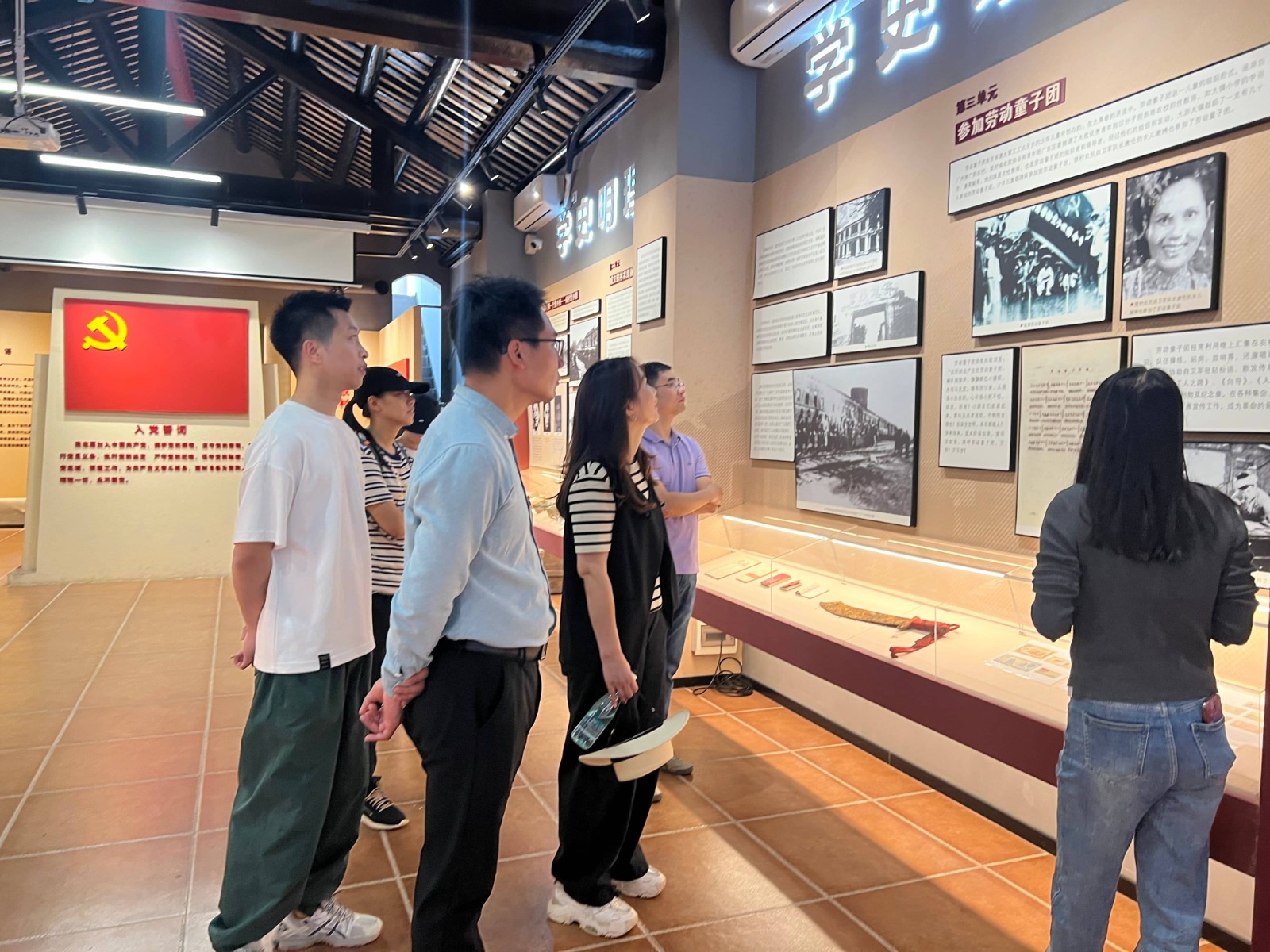 3.18植树活动图片3.jpg 3.18植树活动图片3.jpg