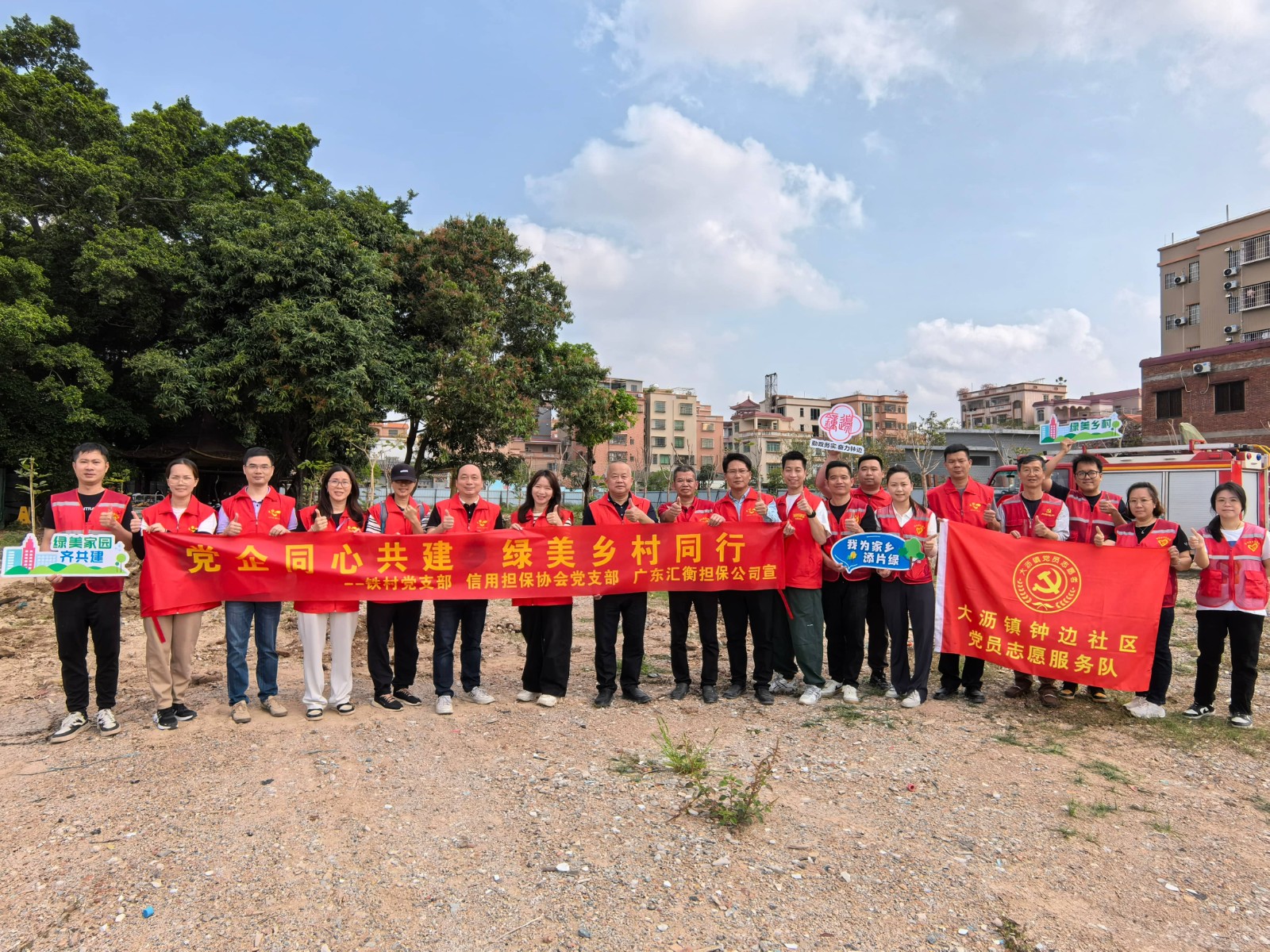 3.18植树活动图片4.jpg 3.18植树活动图片4.jpg